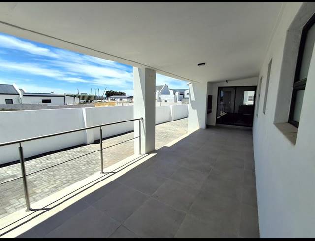 4 BEDROOM HOUSE FOR SALE IN HARBOUR LIGHTS